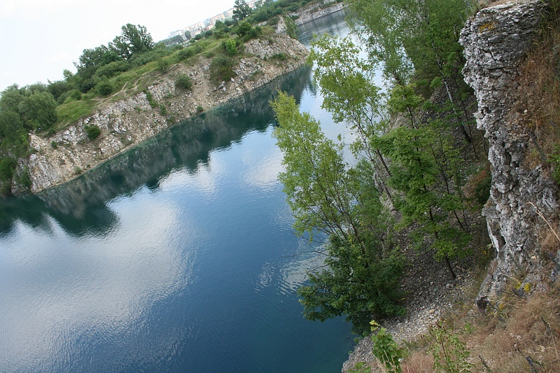 Obraz 168.jpg - Zakrzówek - zalany kamieniołom, który obecnie przekształcił się w malownicze jeziorko